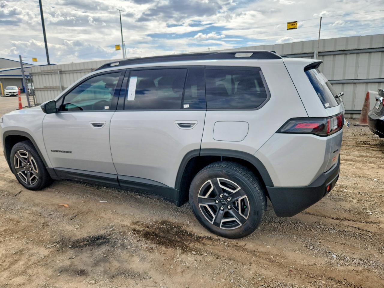 2026 JEEP CHEROKEE LAREDO — снимка 2