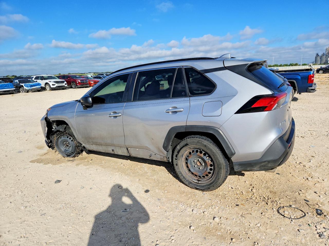 2019 TOYOTA RAV4 LE — снимка 2