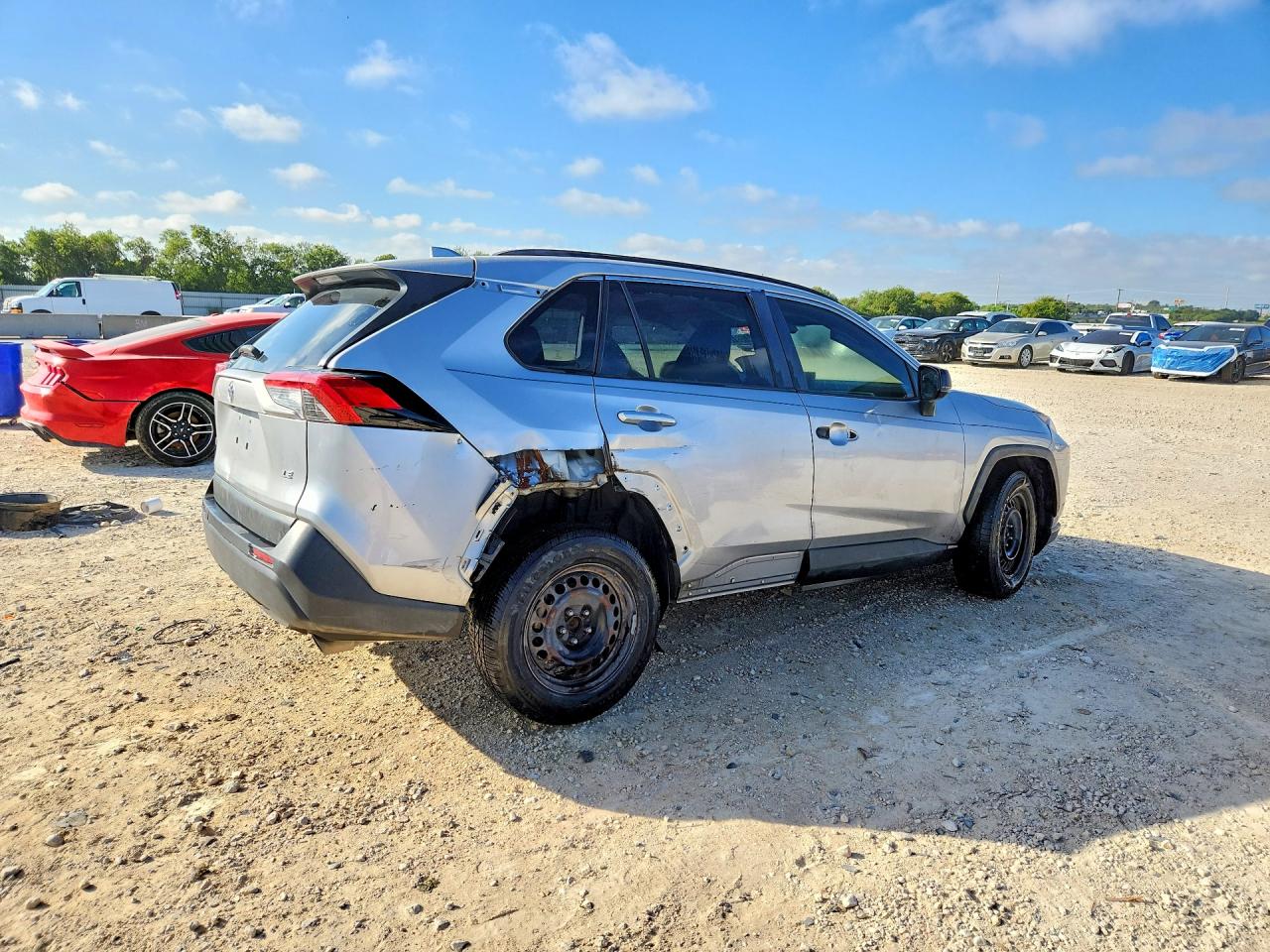 2019 TOYOTA RAV4 LE — снимка 3