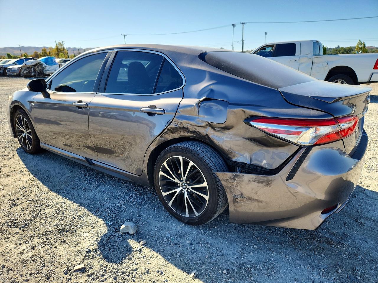 2018 TOYOTA CAMRY SE — снимка 2