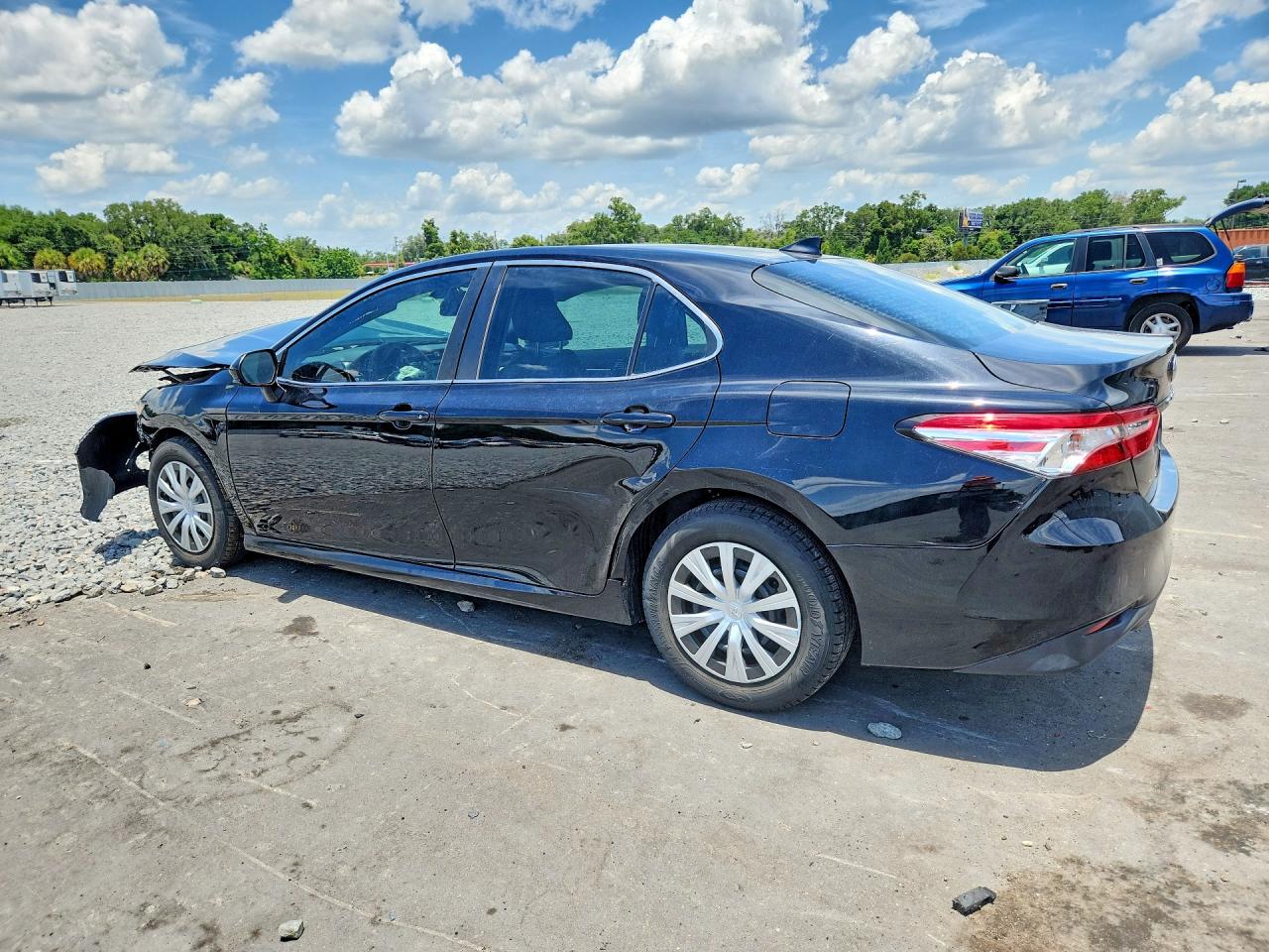 2019 TOYOTA CAMRY L — снимка 2