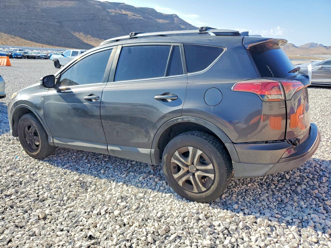 2018 TOYOTA RAV4 LE — снимка 2