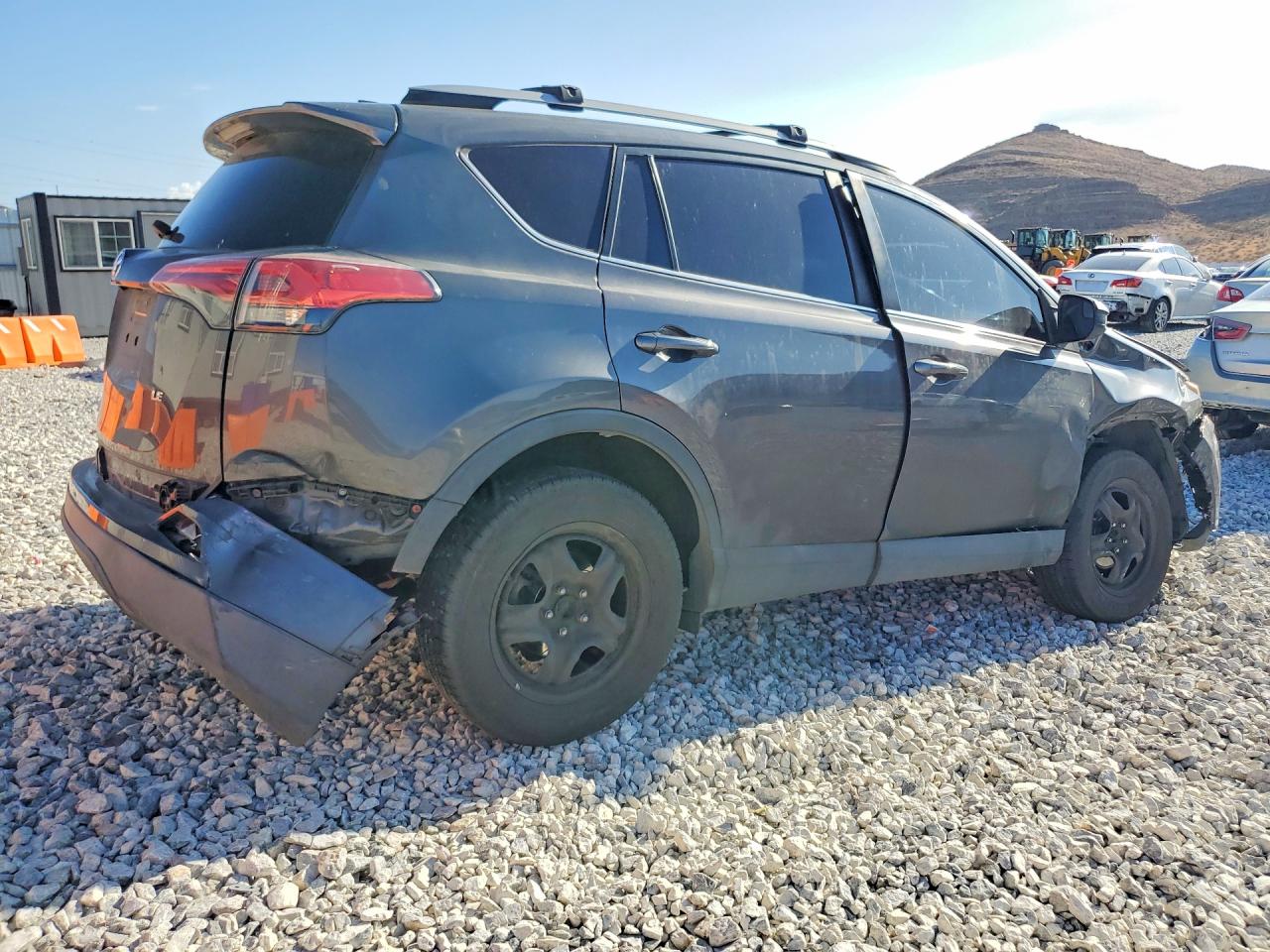 2018 TOYOTA RAV4 LE — снимка 3