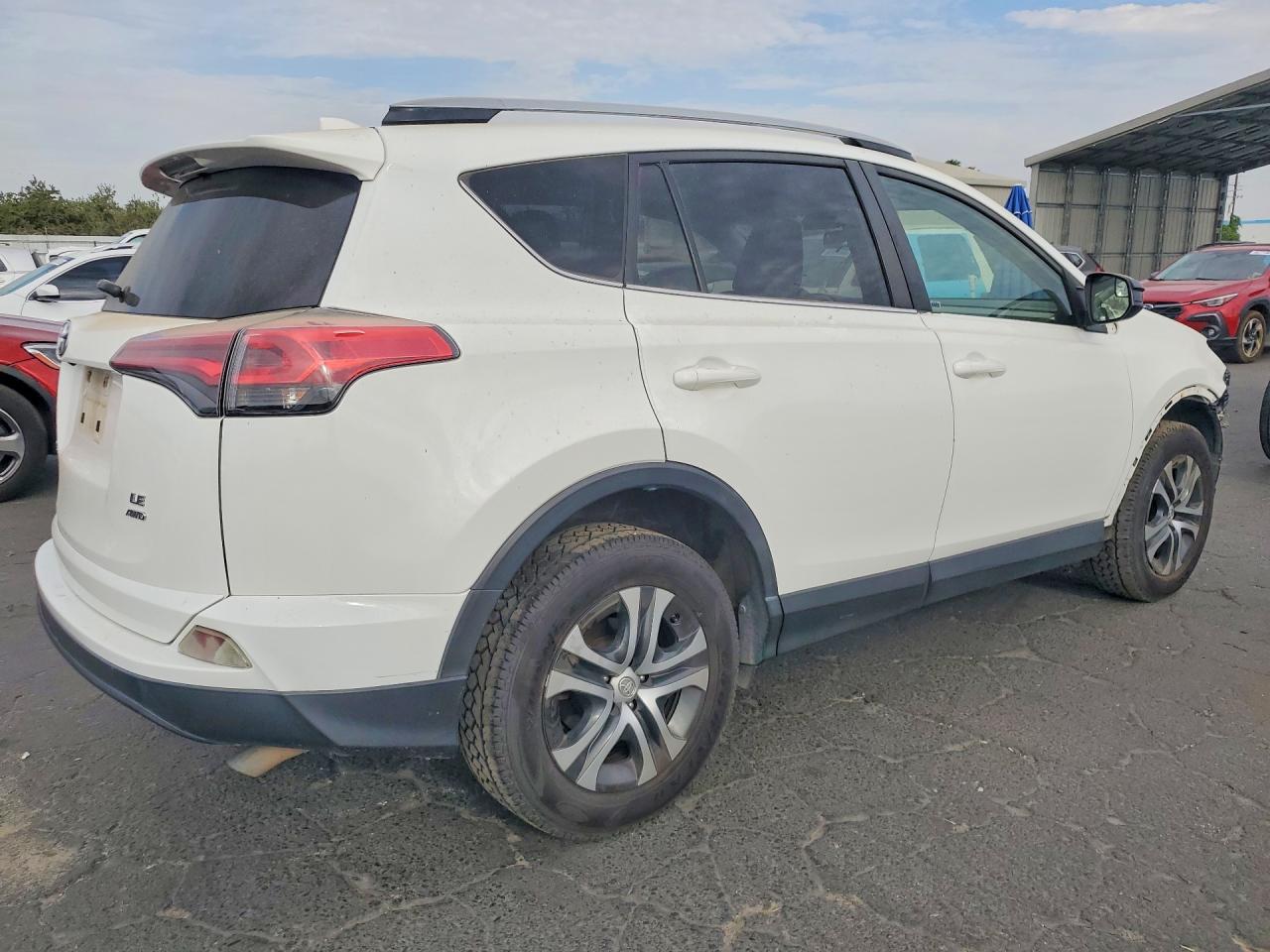 2018 TOYOTA RAV4 LE — снимка 3