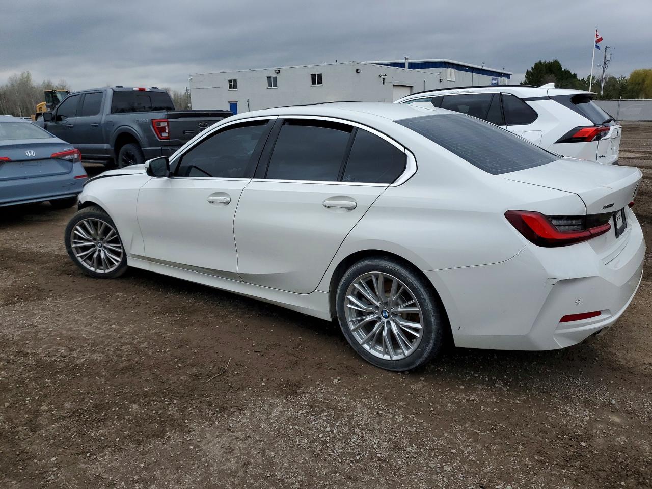 2023 BMW 330I — снимка 2