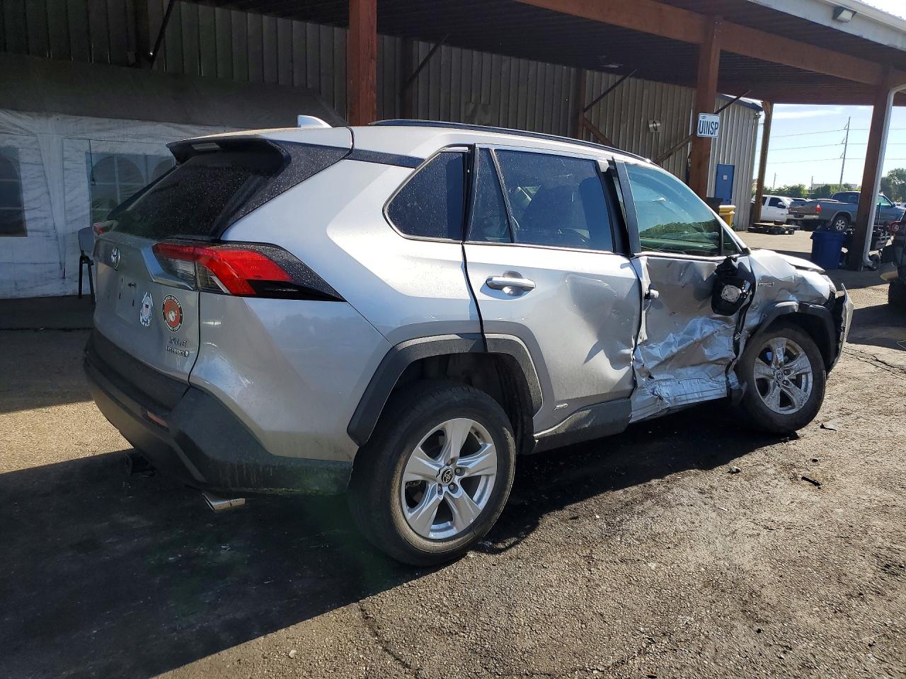 2021 TOYOTA RAV4 HYBRID XLE — снимка 3