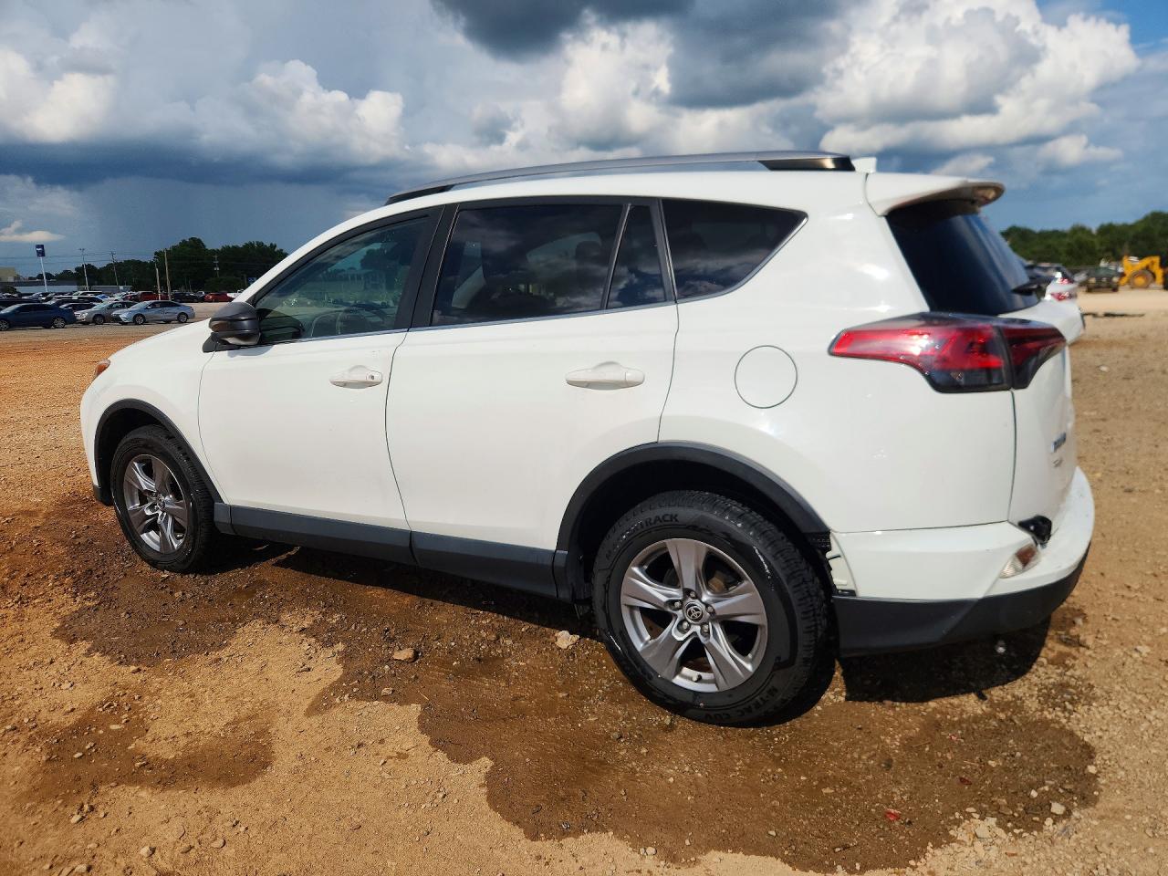 2017 TOYOTA RAV4 XLE — снимка 2