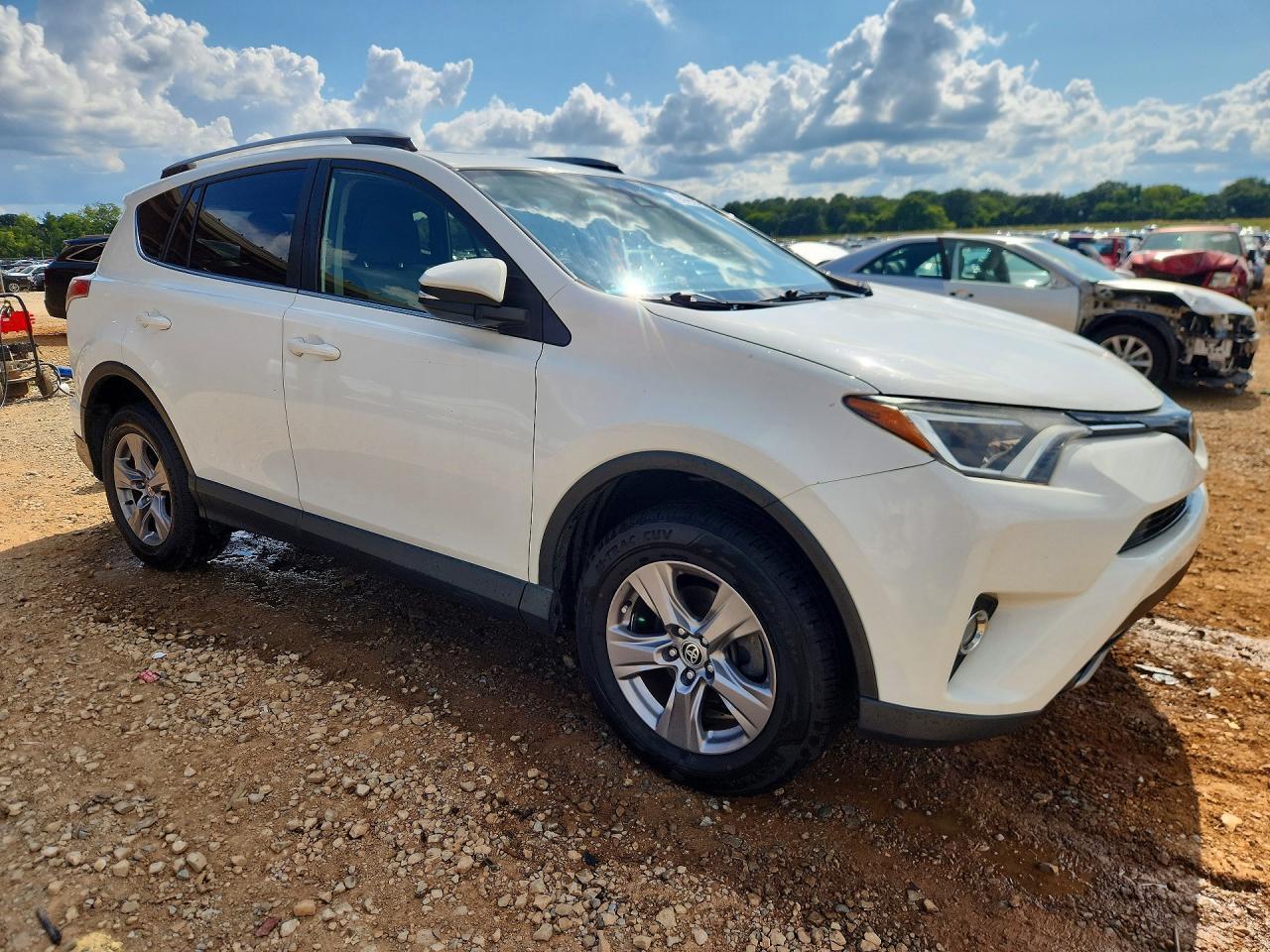 2017 TOYOTA RAV4 XLE — снимка 4