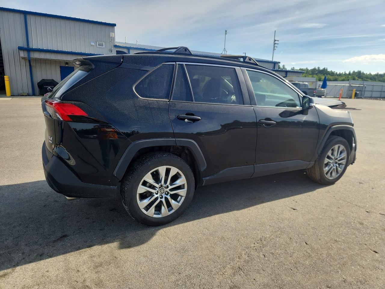 2024 TOYOTA RAV4 XLE PREMIUM — снимка 3