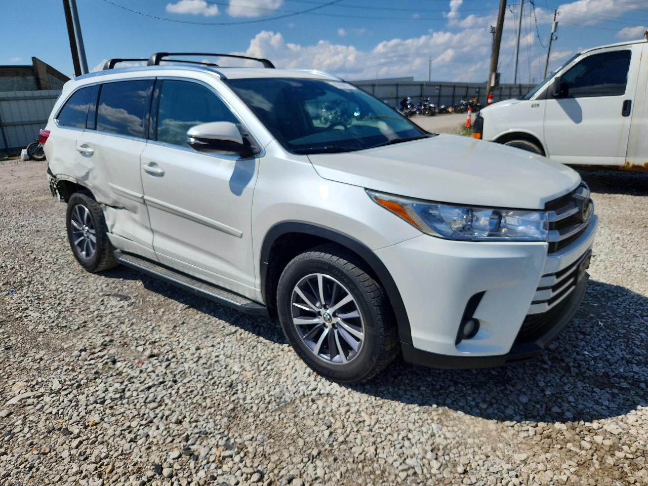2017 TOYOTA HIGHLANDER XLE — снимка 4
