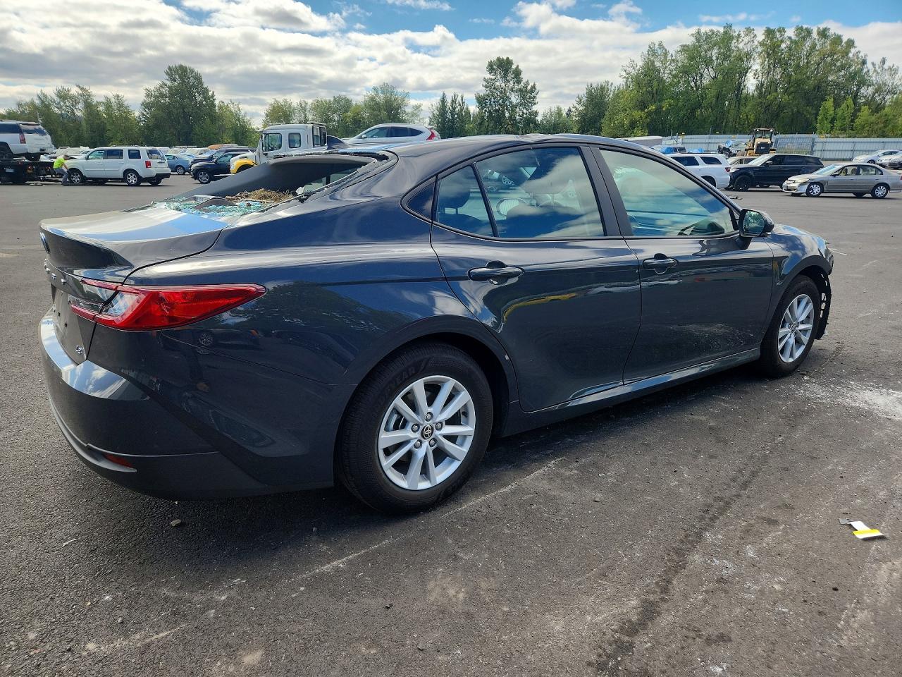 2026 TOYOTA CAMRY LE — снимка 3