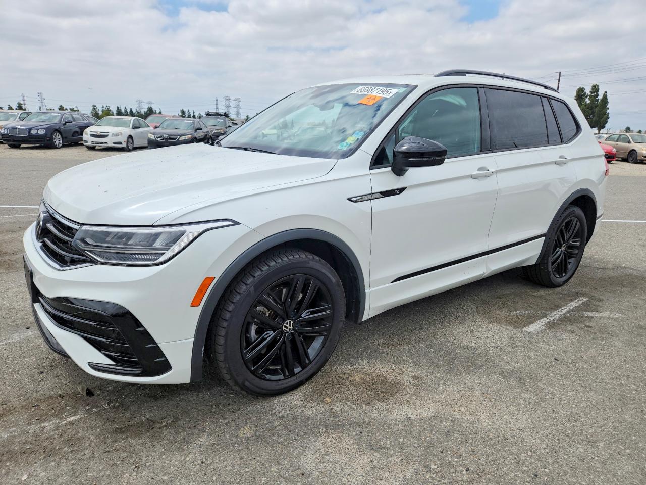 2022 VOLKSWAGEN TIGUAN SE R-LINE BLACK