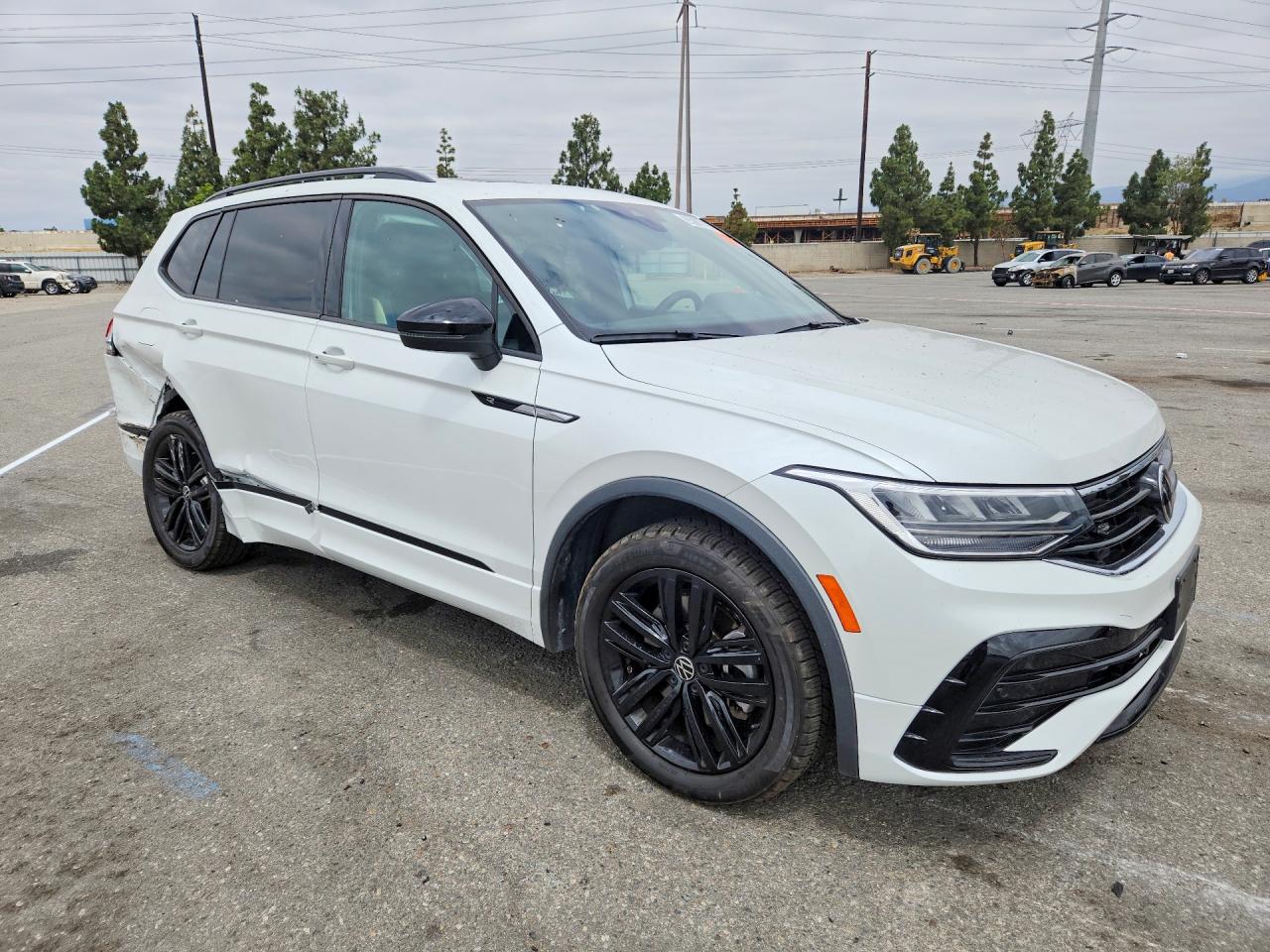 2022 VOLKSWAGEN TIGUAN SE R-LINE BLACK — снимка 4
