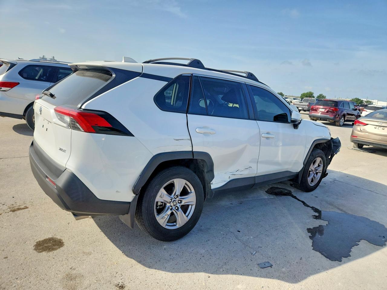 2023 TOYOTA RAV4 XLE — снимка 3