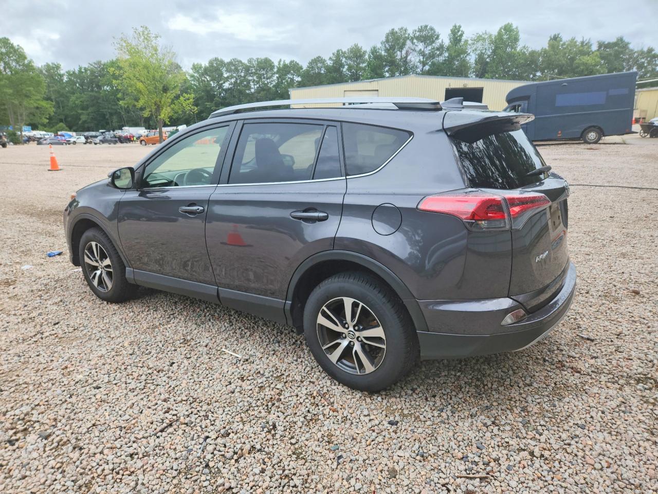 2017 TOYOTA RAV4 XLE — снимка 2