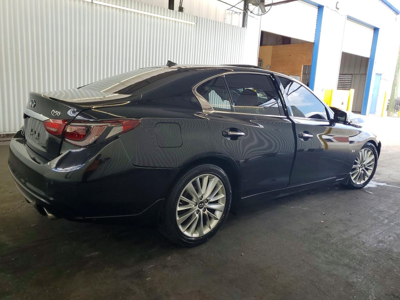 2018 INFINITI Q50 3.0T LUXE — снимка 3