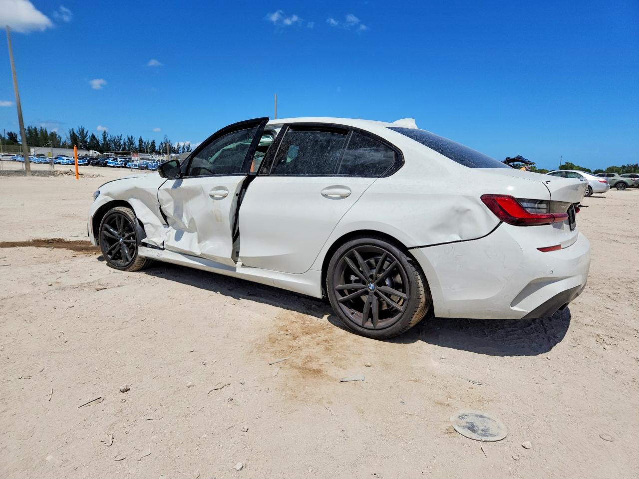 2022 BMW 330I — снимка 2