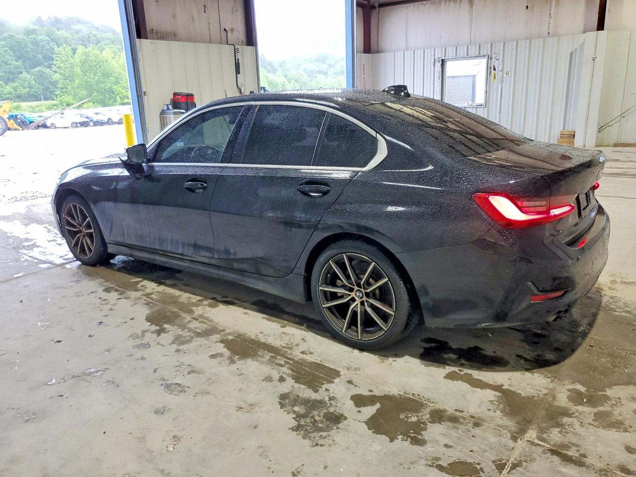 2019 BMW 330I — снимка 2