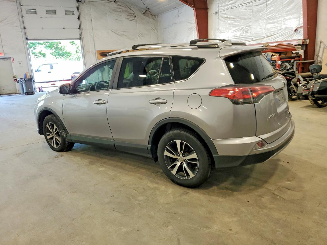 2017 TOYOTA RAV4 XLE — снимка 2