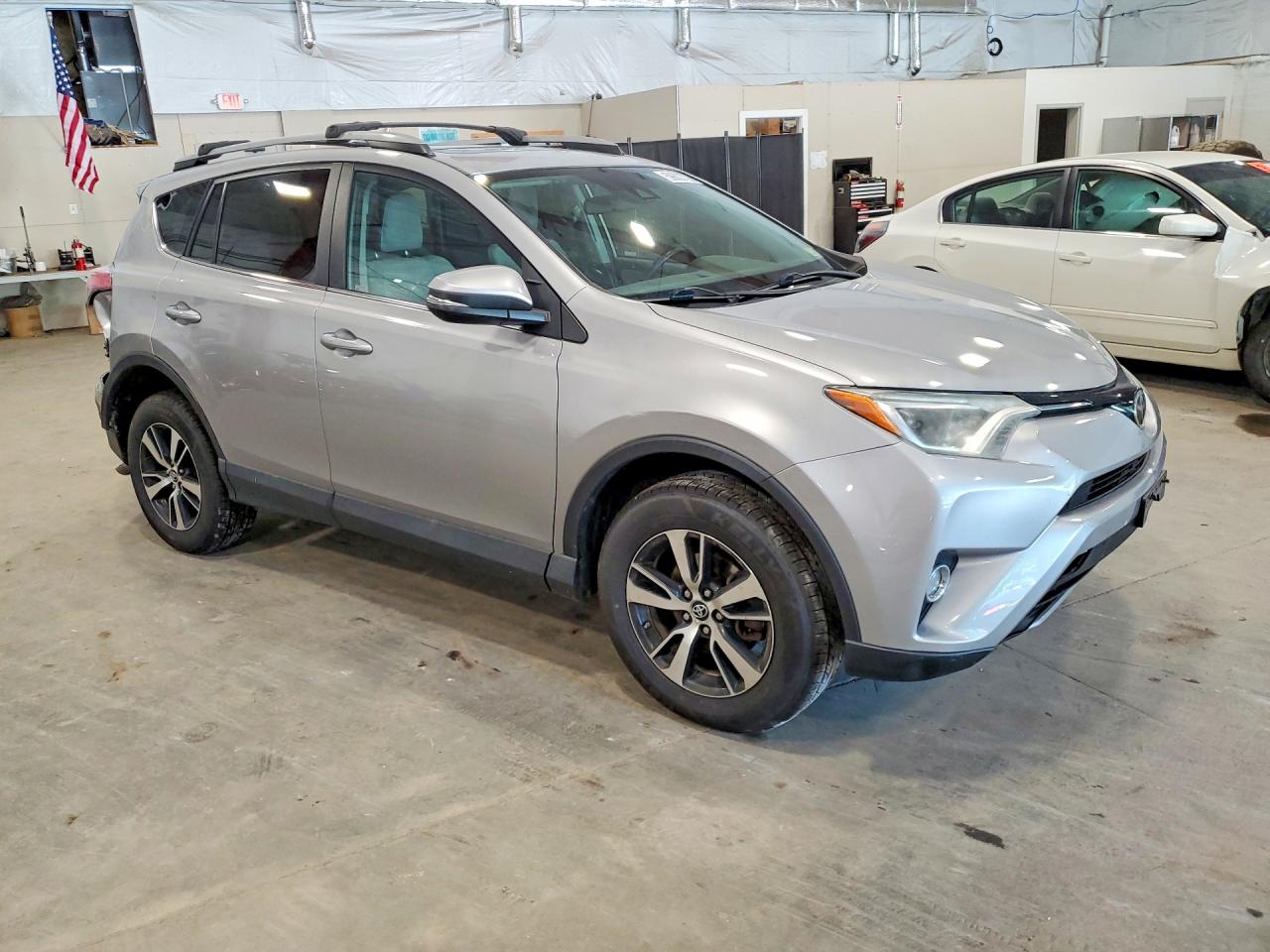 2017 TOYOTA RAV4 XLE — снимка 4
