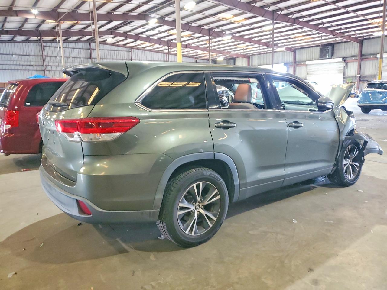 2017 TOYOTA HIGHLANDER LE — снимка 3