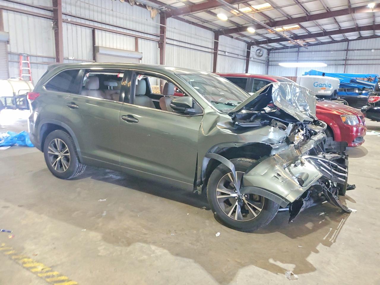 2017 TOYOTA HIGHLANDER LE — снимка 4