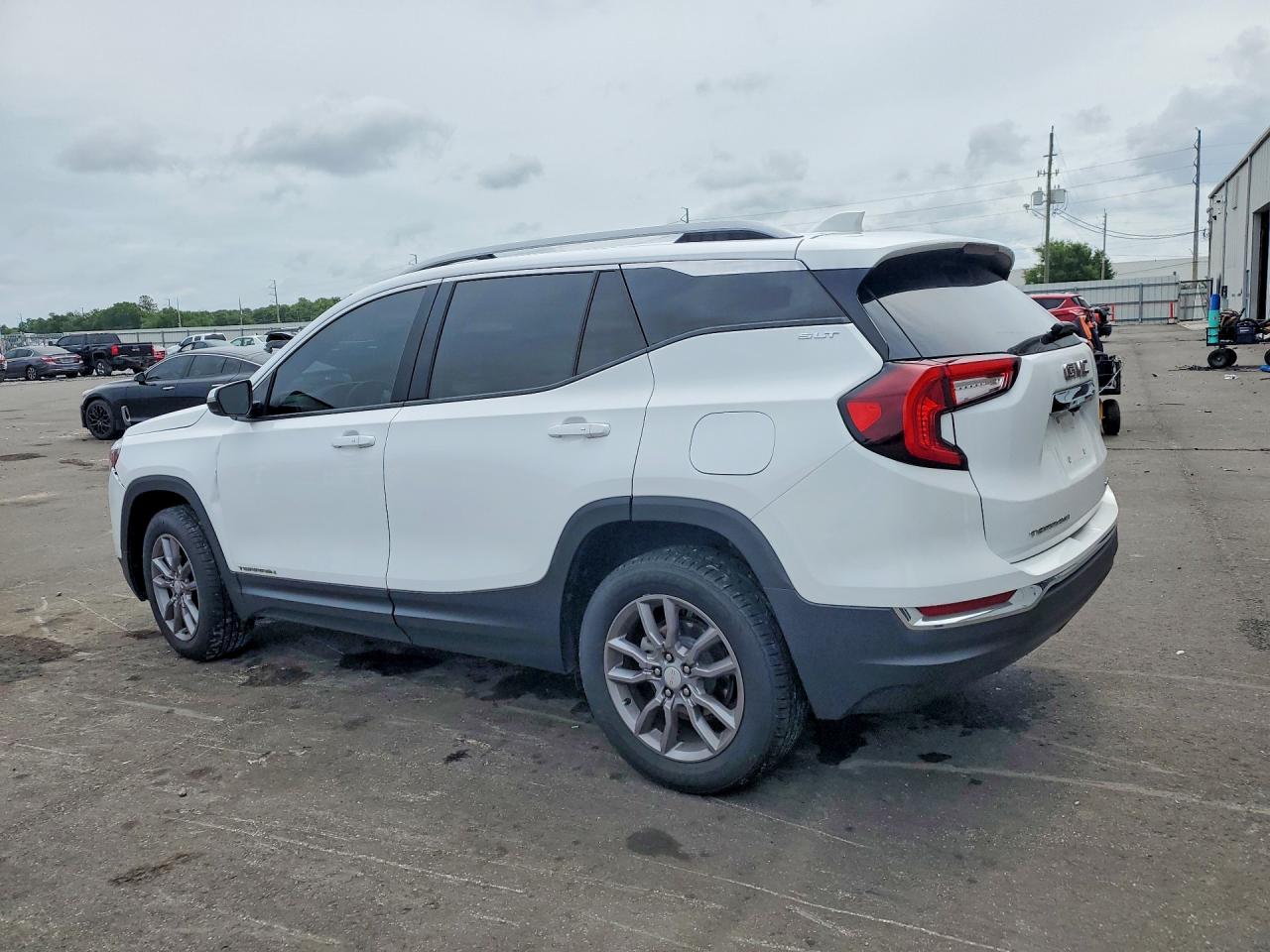 2024 GMC TERRAIN SLT — снимка 2