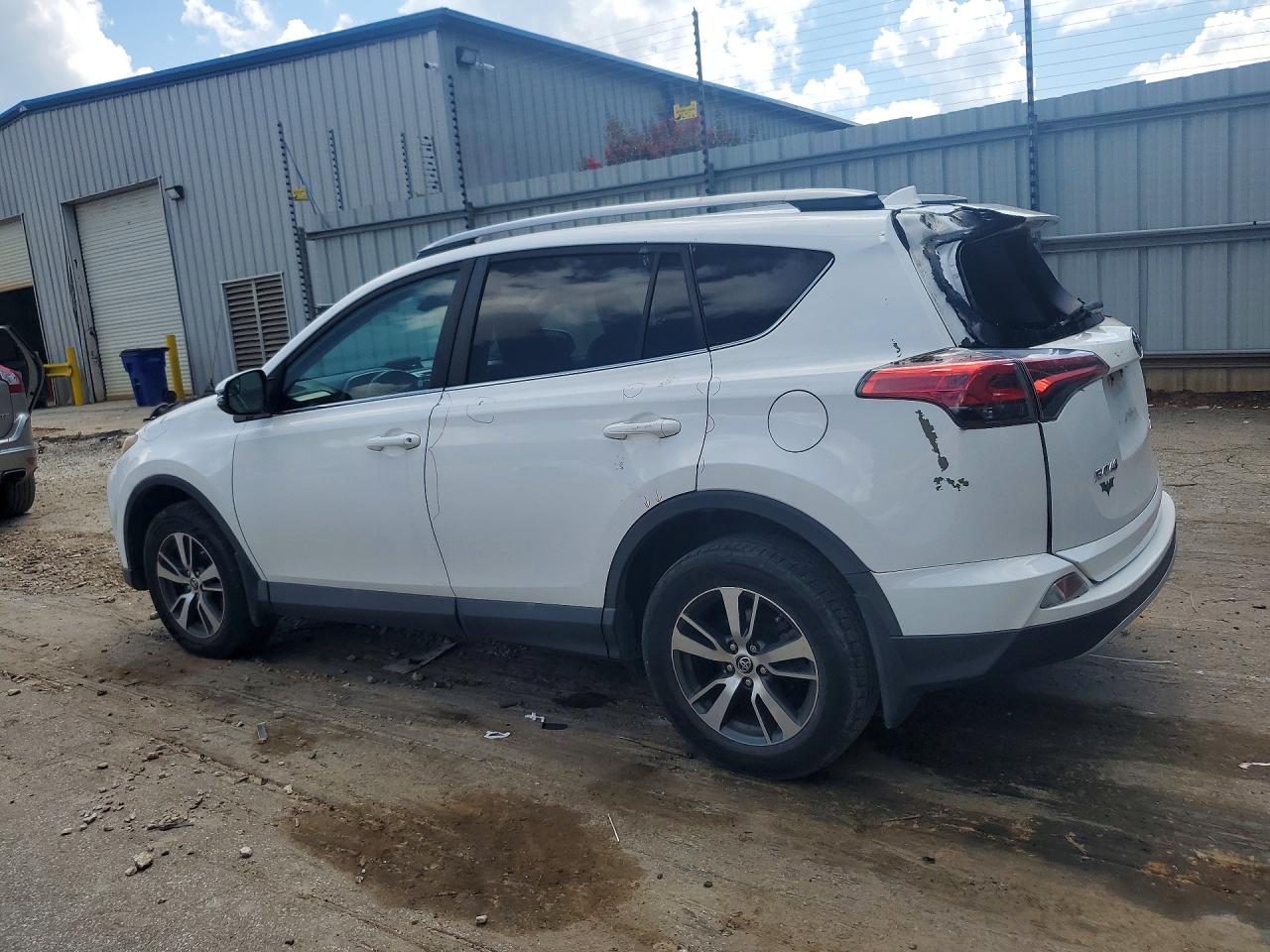 2017 TOYOTA RAV4 XLE — снимка 2