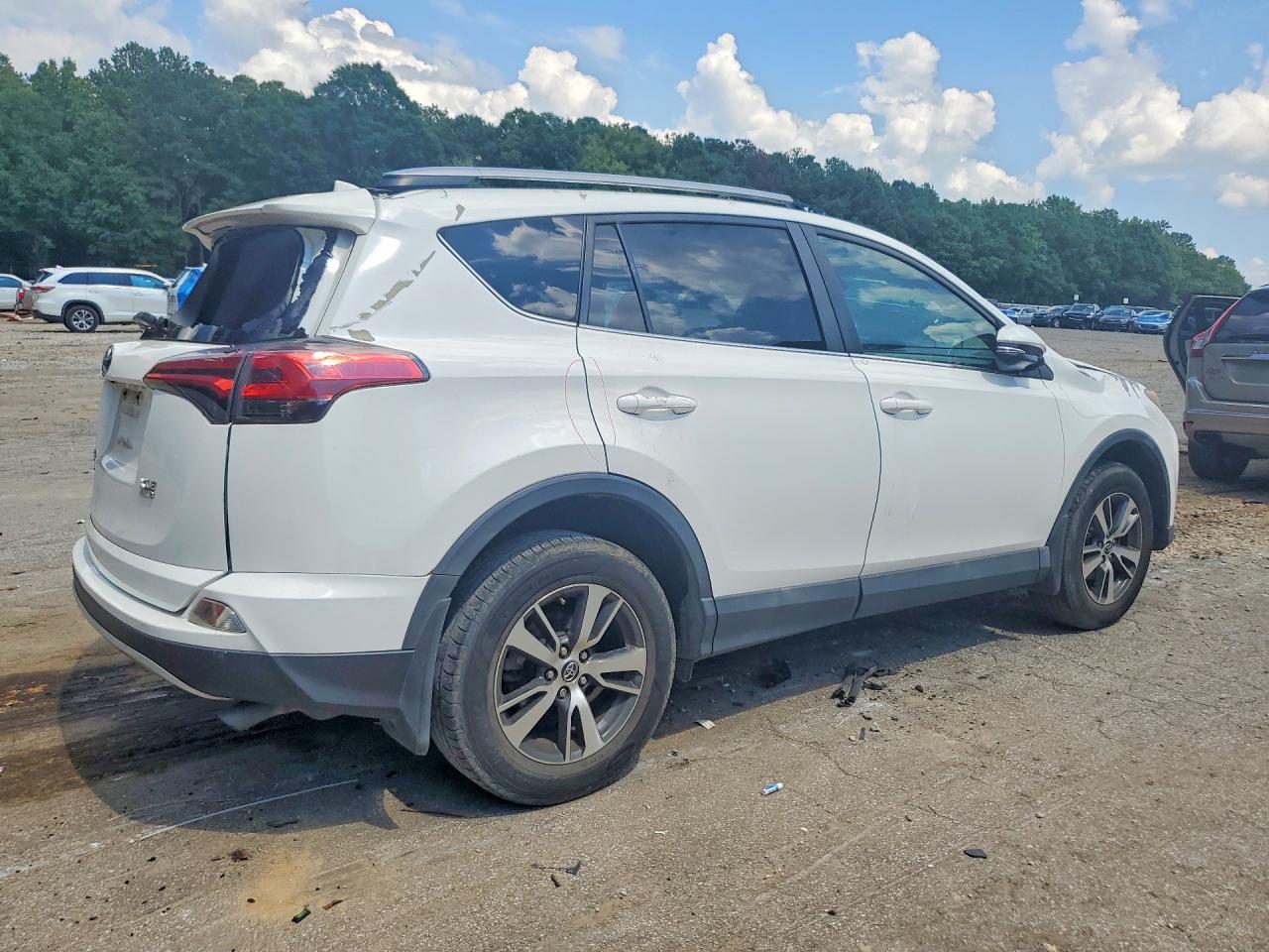 2017 TOYOTA RAV4 XLE — снимка 3