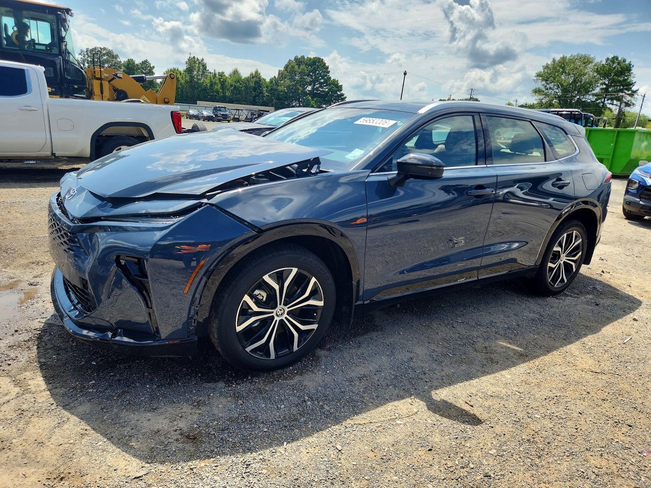 2025 TOYOTA CROWN SIGNIA XLE