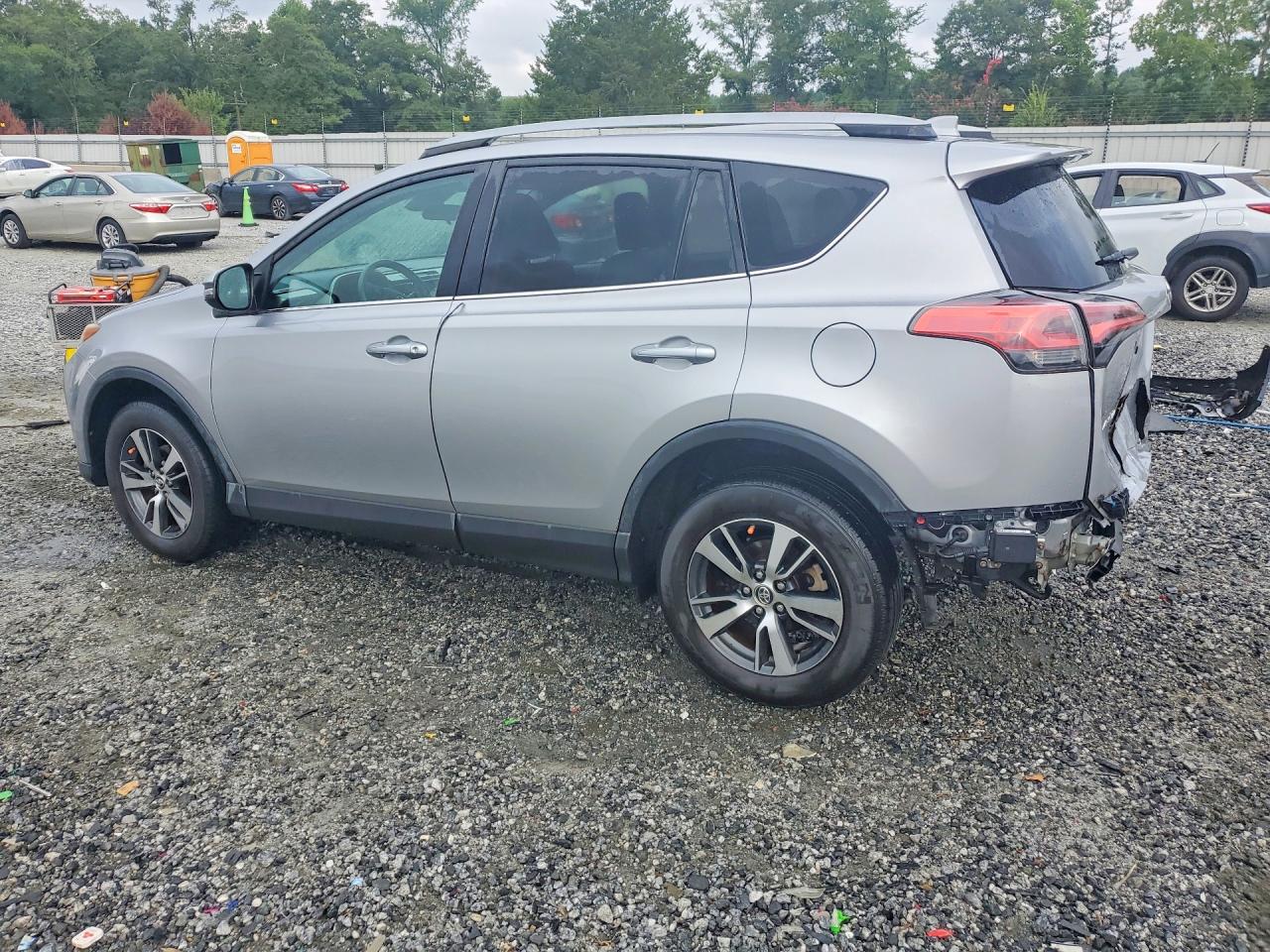 2017 TOYOTA RAV4 XLE — снимка 2