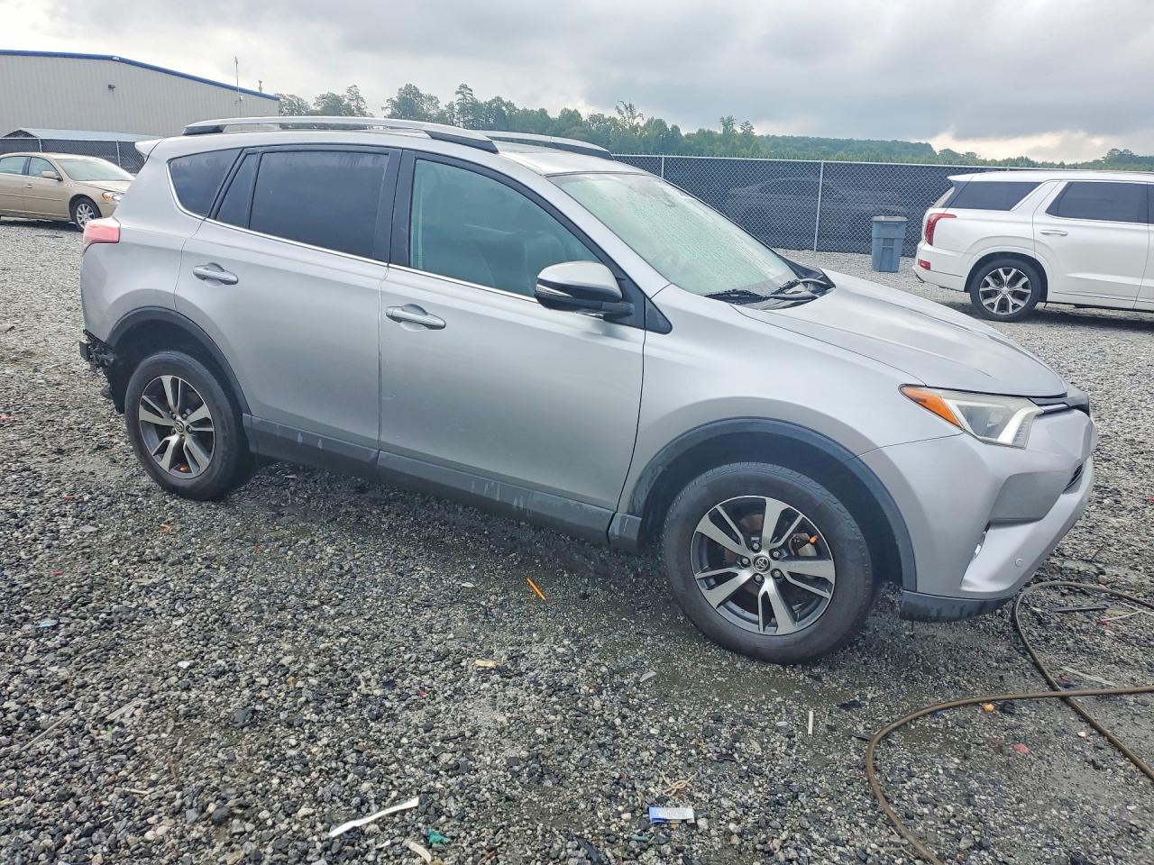 2017 TOYOTA RAV4 XLE — снимка 4