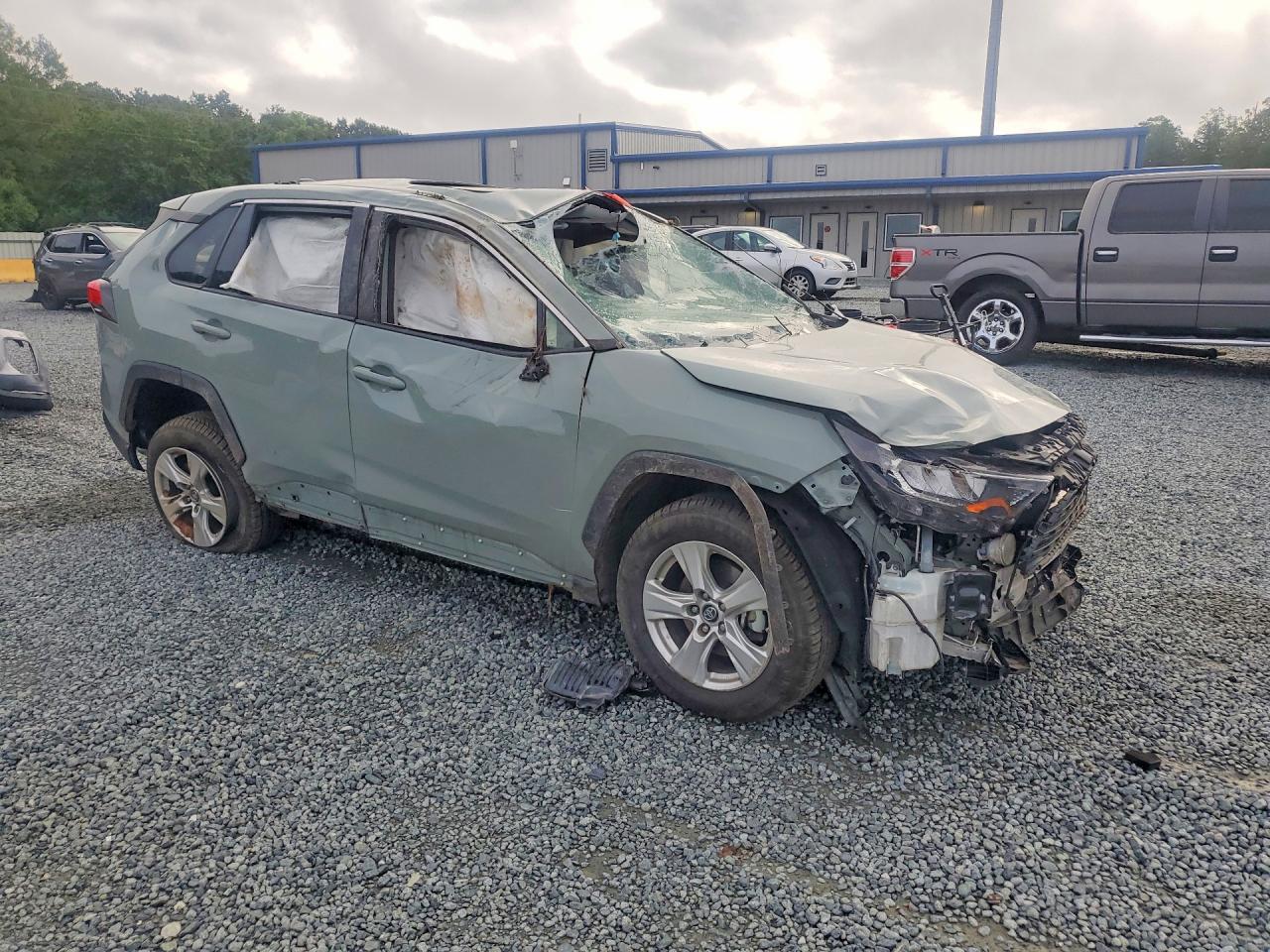 2019 TOYOTA RAV4 XLE — снимка 4