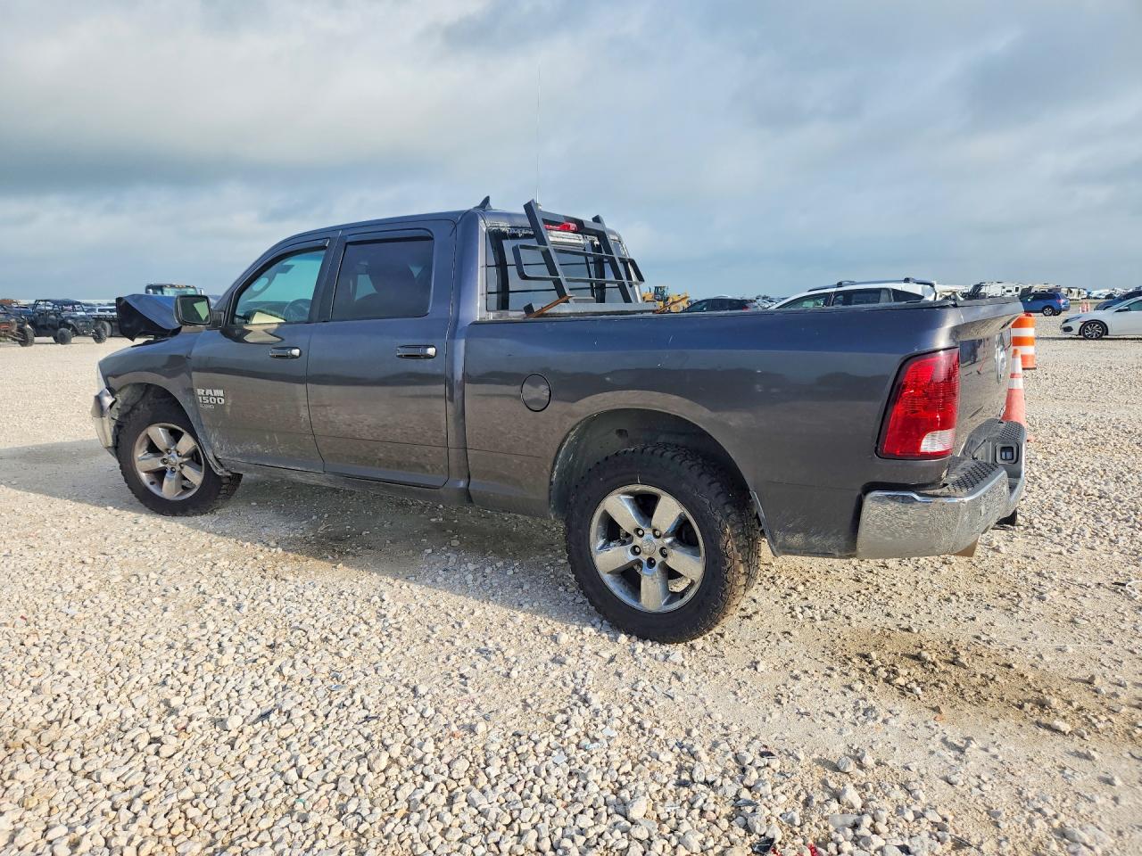 2019 RAM 1500 CLASSIC SLT — снимка 2