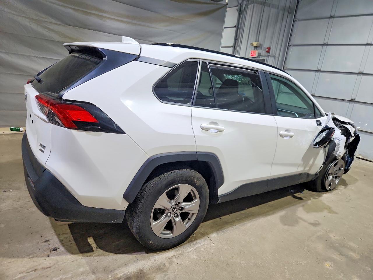 2023 TOYOTA RAV4 XLE — снимка 3