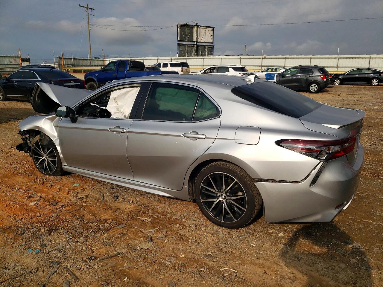 2022 TOYOTA CAMRY SE — снимка 2