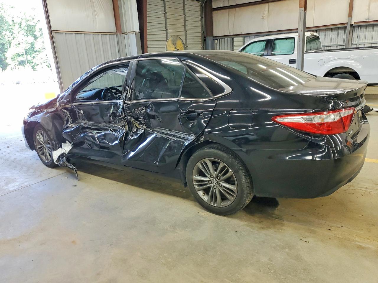 2015 TOYOTA CAMRY SE — снимка 2