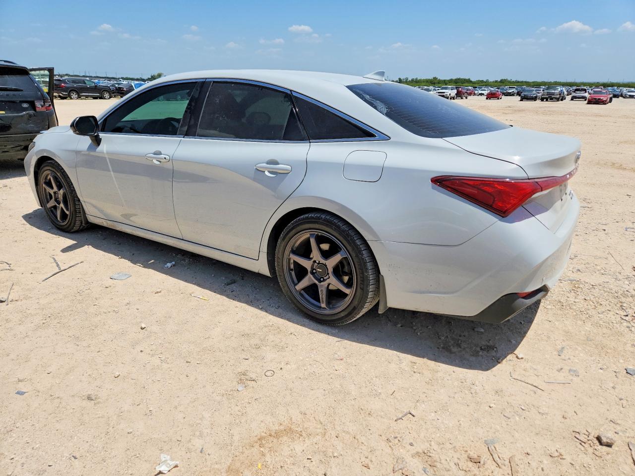 2022 TOYOTA AVALON LIMITED — снимка 2