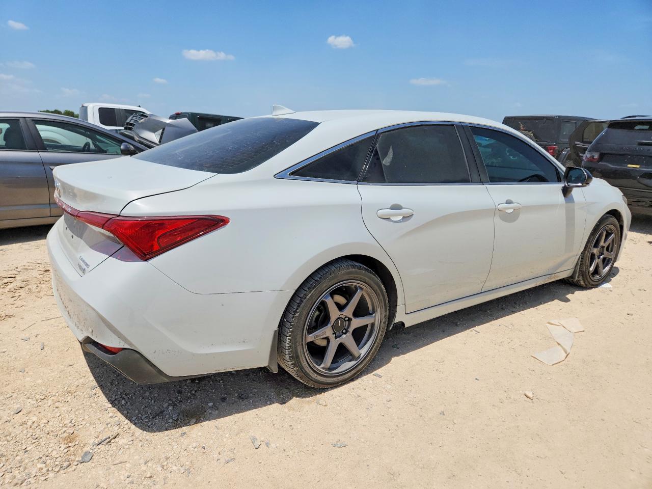 2022 TOYOTA AVALON LIMITED — снимка 3