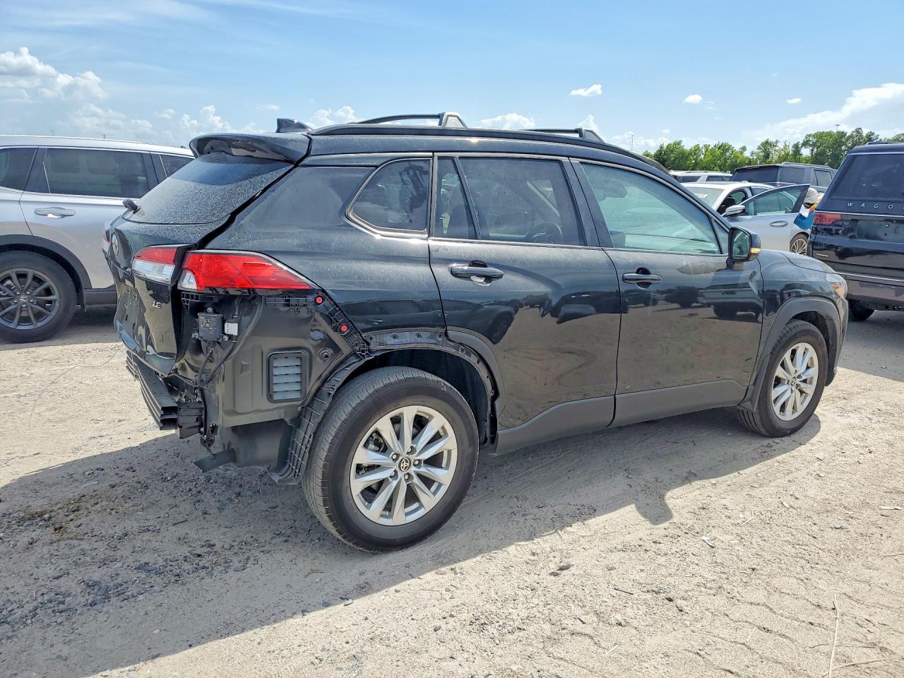 2025 TOYOTA COROLLA CROSS LE — снимка 3