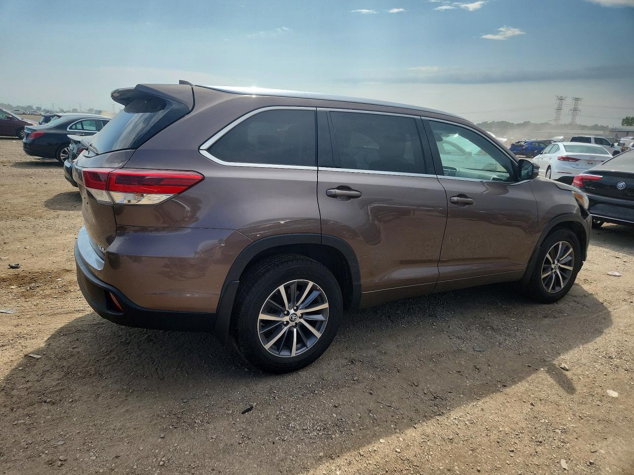 2017 TOYOTA HIGHLANDER XLE — снимка 3