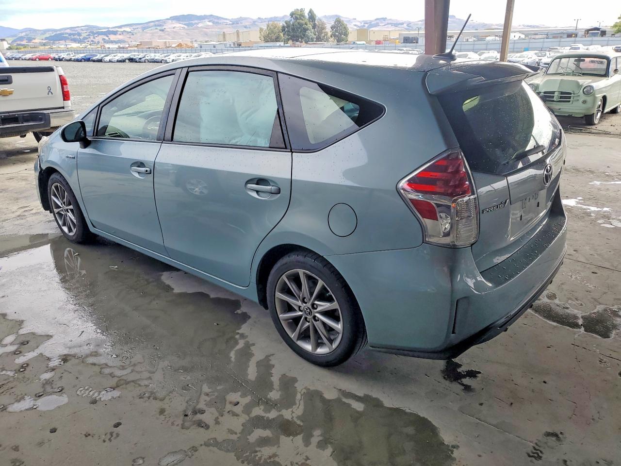 2017 TOYOTA PRIUS V FIVE — снимка 2