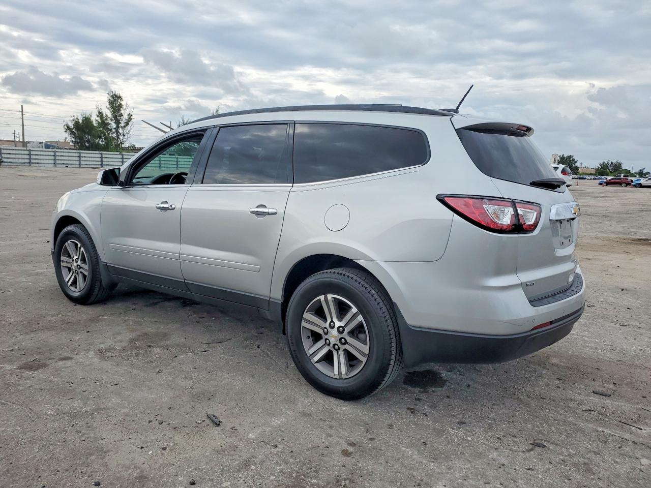 2016 CHEVROLET TRAVERSE LT — снимка 2
