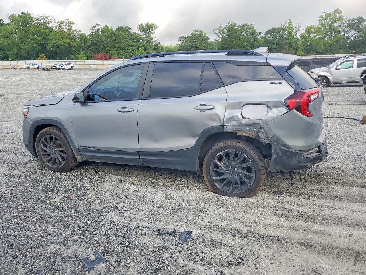 2023 GMC TERRAIN SLE — снимка 2