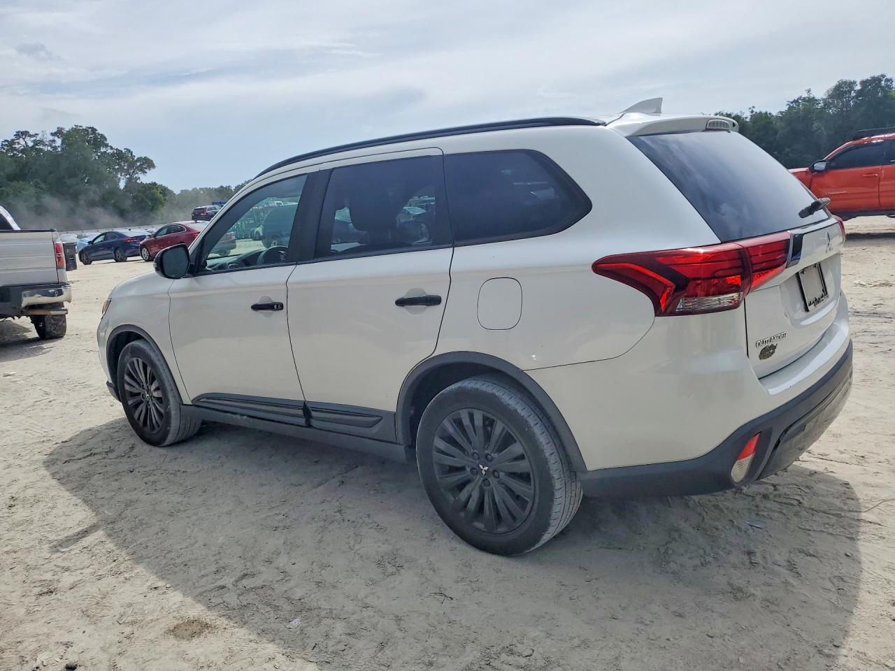 2020 MITSUBISHI OUTLANDER SE — снимка 2