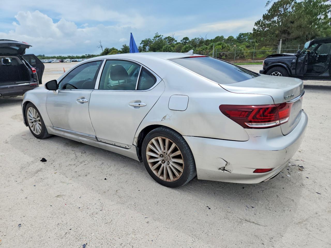 2013 LEXUS LS 460 — снимка 2