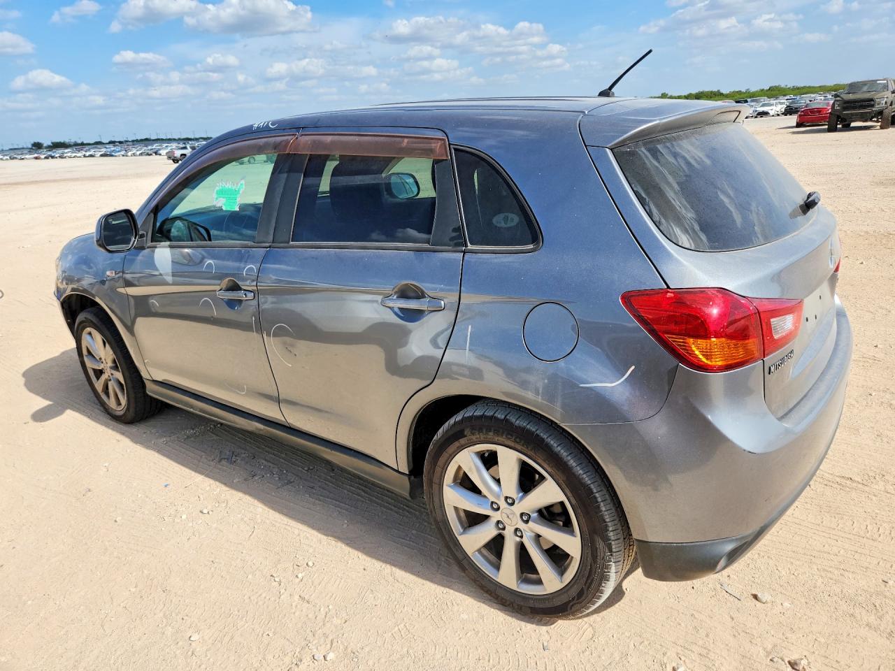 2015 MITSUBISHI OUTLANDER SPORT ES — снимка 2