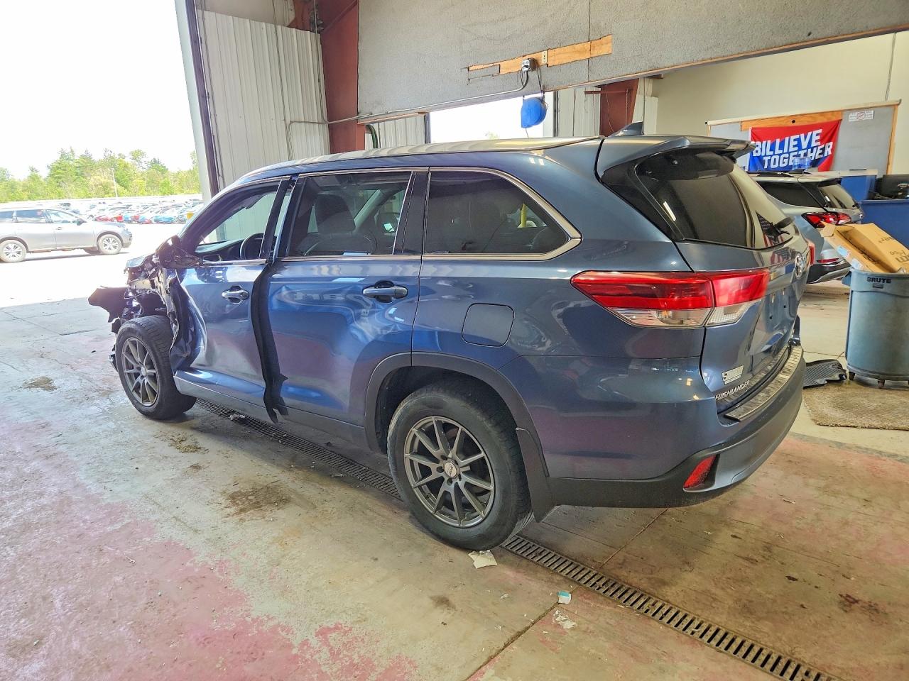 2017 TOYOTA HIGHLANDER XLE — снимка 2