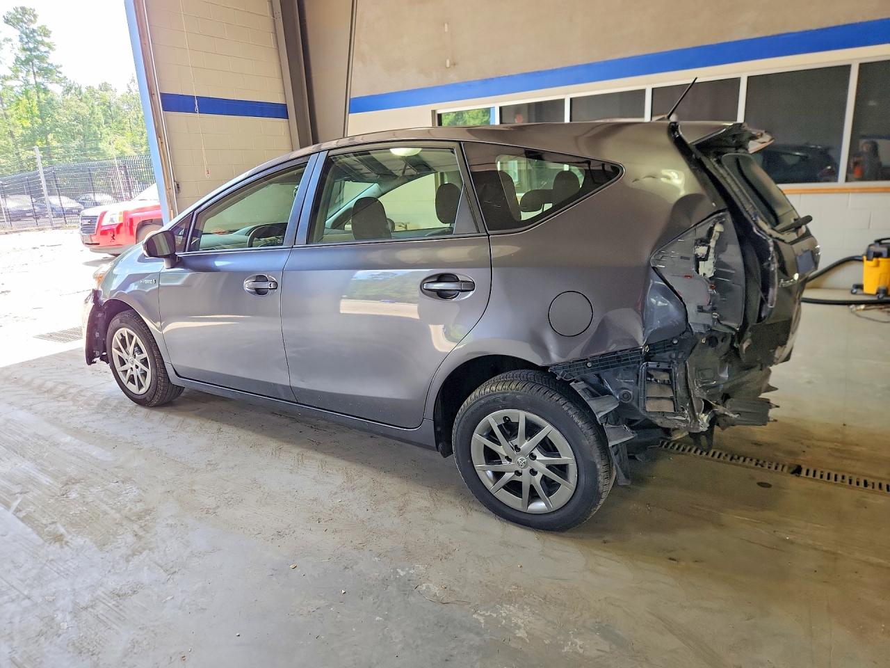 2017 TOYOTA PRIUS V TWO — снимка 2