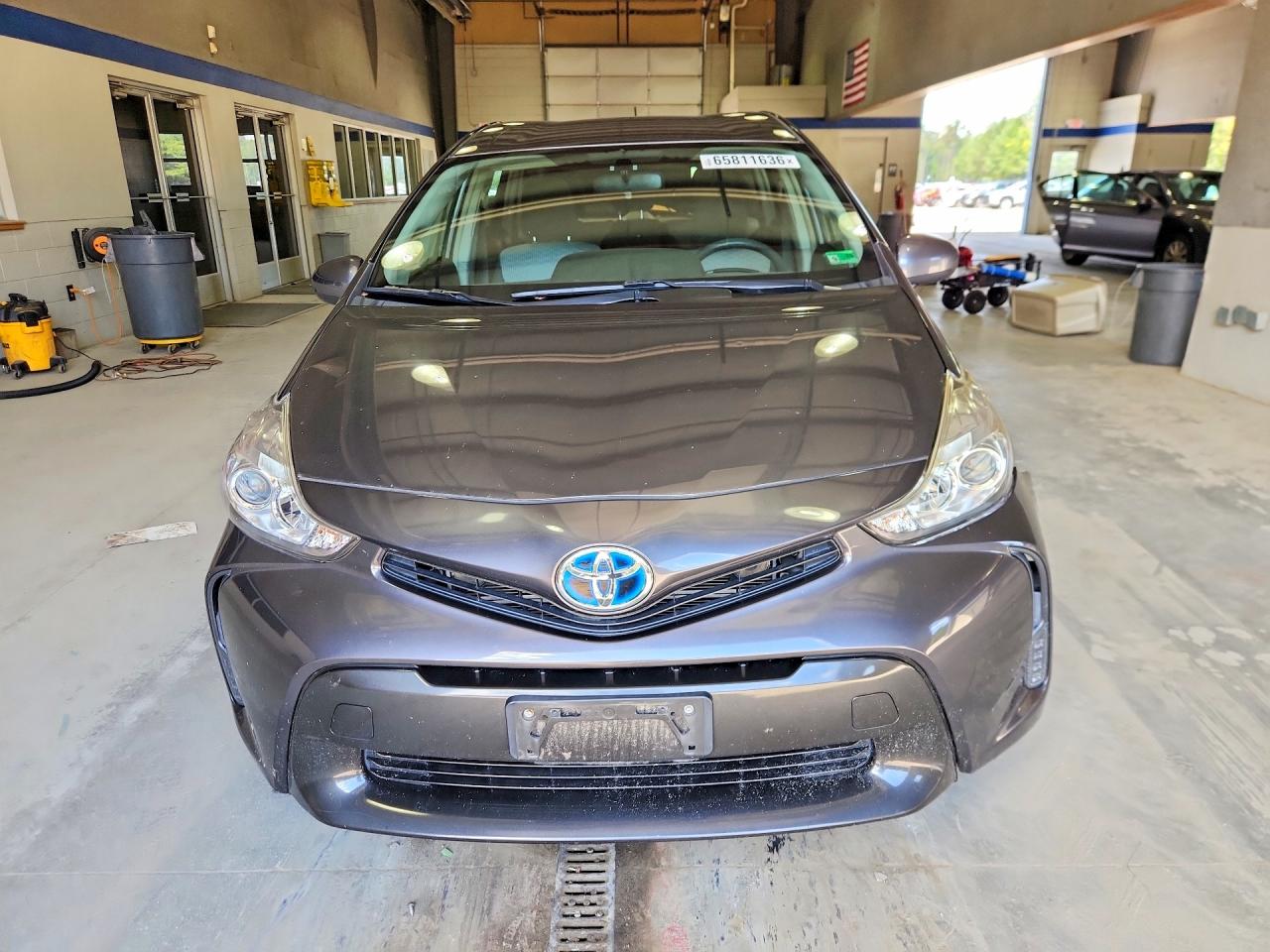 2017 TOYOTA PRIUS V TWO — снимка 5